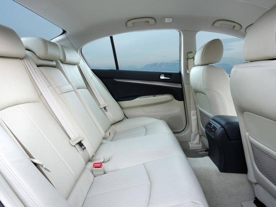  Infiniti G37 2010 года  (EU) (фото 8 из 53)
